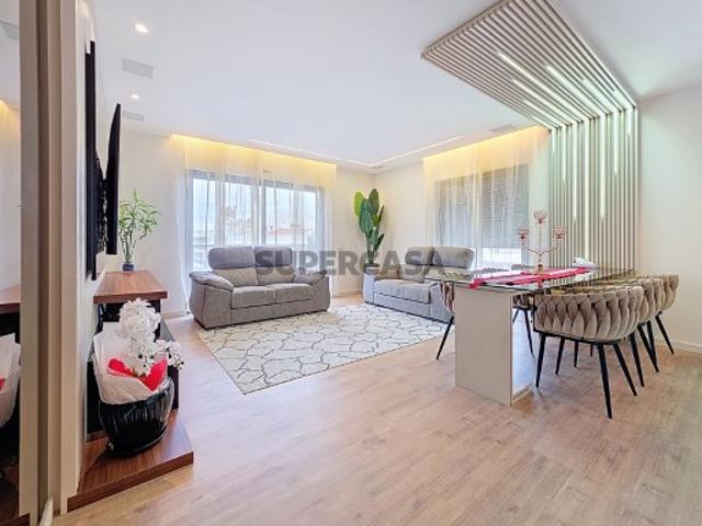 Apartamento T4 Acabamentos de Luxo na Urbanização do Fojo, Portimão