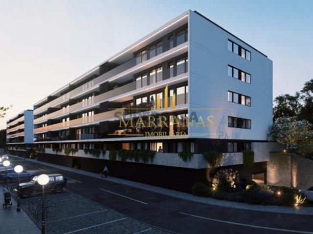 Apartamento T4 c/ varanda