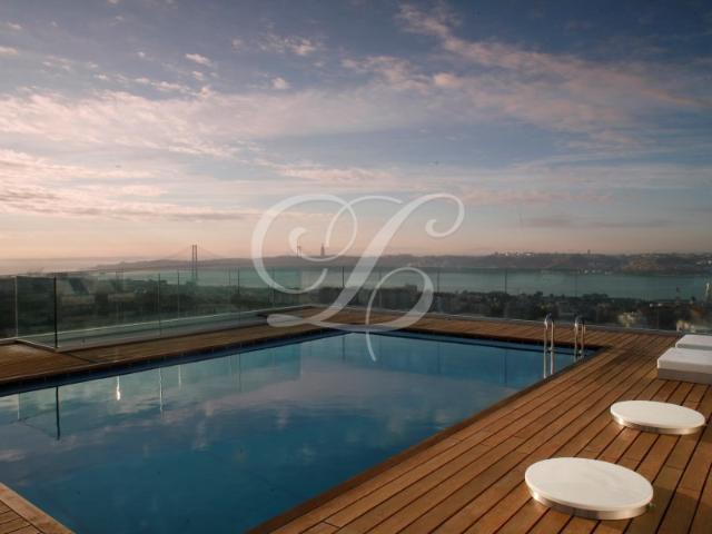 Apartamento T4 c/ Vista para o Rio Tejo | Empreendimento Sky Restelo