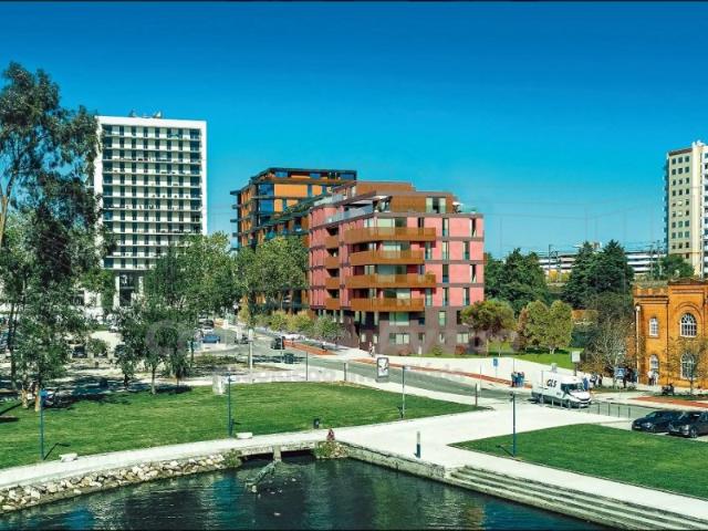 APARTAMENTO T4 CAIS FONTE NOVA COM GARAGEM FECHADA