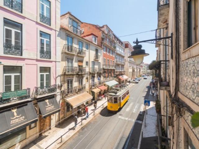 Apartamento T4 | Calçada do Combro | Lisboa