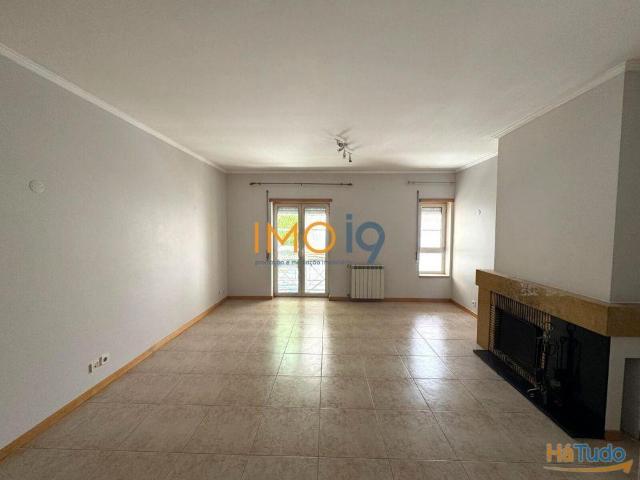 Apartamento T4 centro de Fátima | 26084098344