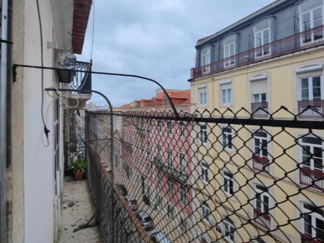 Apartamento T4 com 175m2 para remodelação no centro de Santos