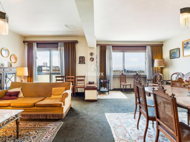 Apartamento T4 com 190m2, praça da republica em Vila Nova de Gaia, Metro à porta, terraço e garagem Vila Nova de Gaia, Praça da Republica