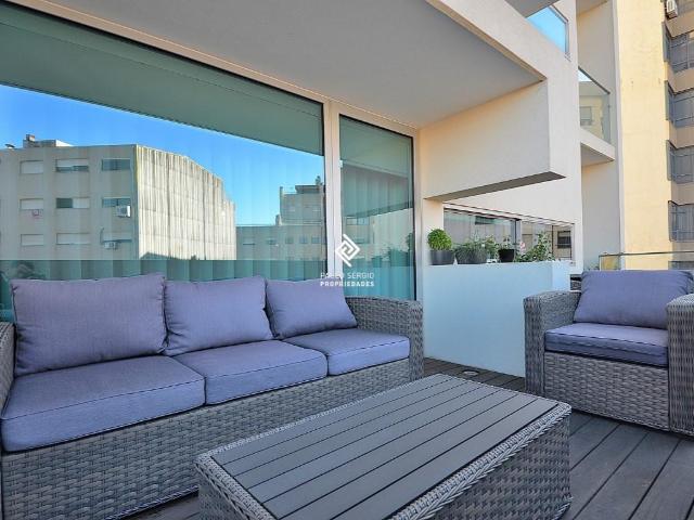 Apartamento T4 com 240m2, a 5 minutos da cidade do Porto 240m² Mafamude