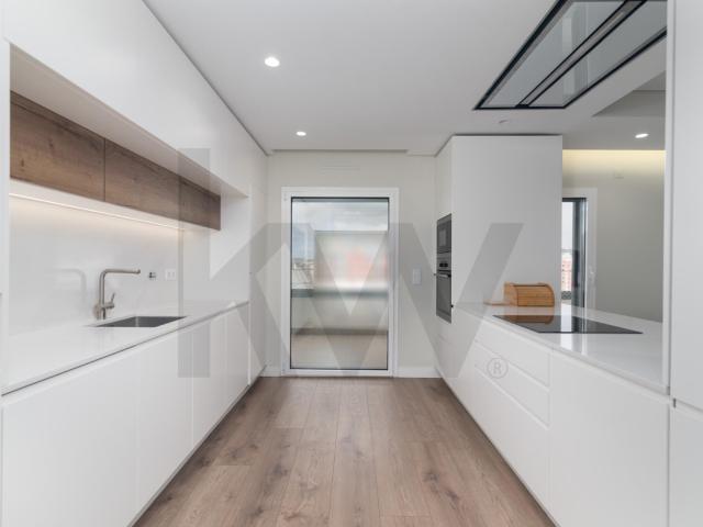 Apartamento T4 com 286 m² Varanda 53 m² Box para 4 viatu. 177m² Odivelas