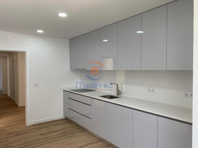 Apartamento T4 com 2 Suítes e Varanda | Olivais, Lisboa