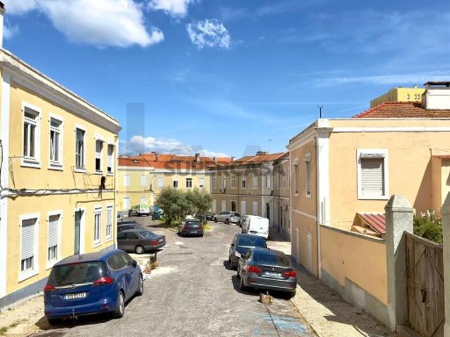 Apartamento T4 com 93m2 na Vila Cândida em Penha de França Lisboa