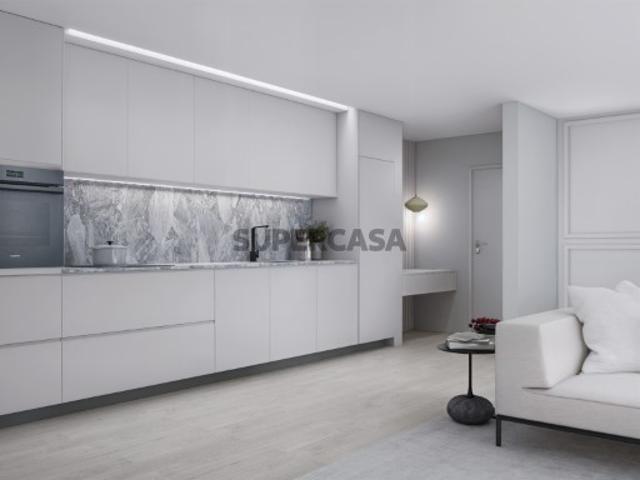 Apartamento T4 com ampla varanda e garagem em Pedrouços Maia Porto