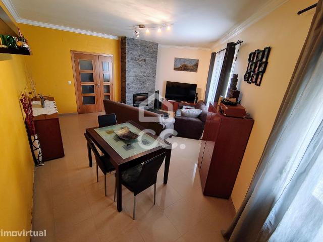 Apartamento T4 com Box em excelente estado e com timas reas