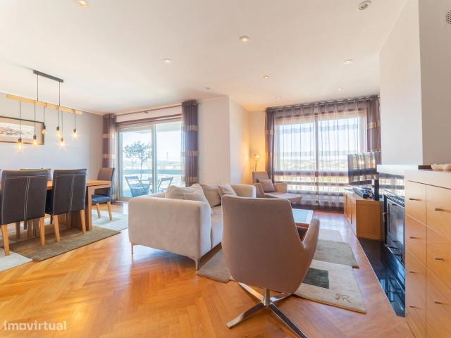 Apartamento T4 com Garagem e Varandas em Maia, Porto