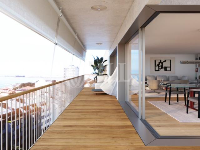Apartamento T4 com garagem, na Foz do Douro, Porto