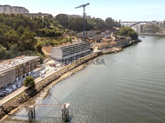 Apartamento T4 com garagem, no Gaia Hills, Porto