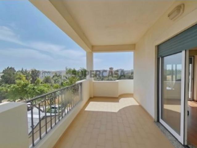 Apartamento T4 com elevador e dois lugares de garagem centro de Olhão!