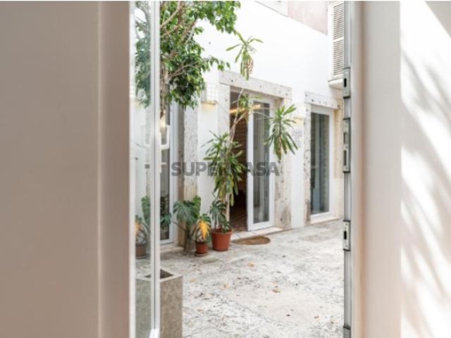 Apartamento T4 com estacionamento, Chiado, Lisboa