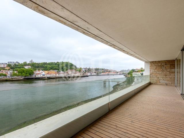 Apartamento T4 com estacionamento, em Vila Nova de Gaia 0m² São Pedro Da Afurada