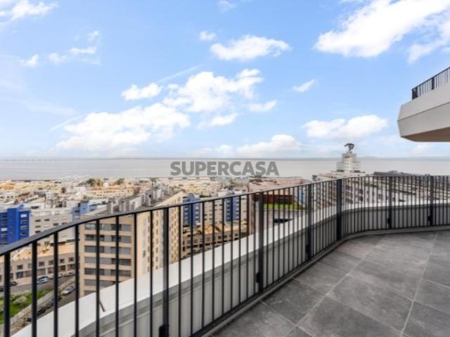 Apartamento T4 com estacionamento, Parque das Nações, Lisboa