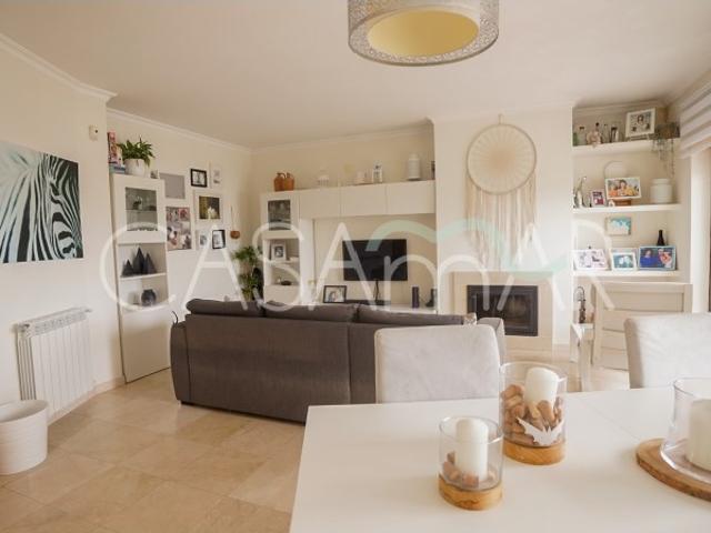 Apartamento T4 com excelentes dimensões