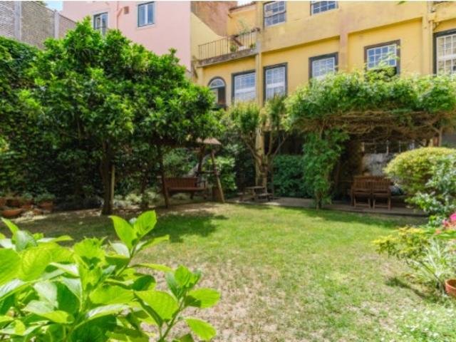 Apartamento T4 com jardim na Lapa