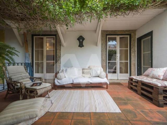 APARTAMENTO T4 COM JARDIM | INSERIDO EM ANTIGO PALACETE POMBALINO | LAPA | SANTOS O VELHO