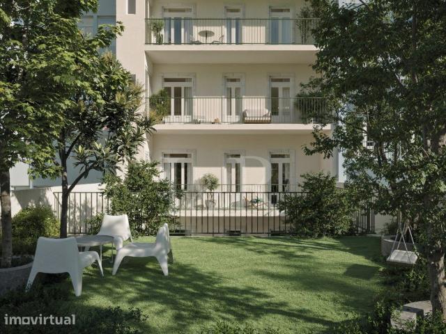 Apartamento T3 duplex com varanda perto da Avenida da Liberdade, Li.