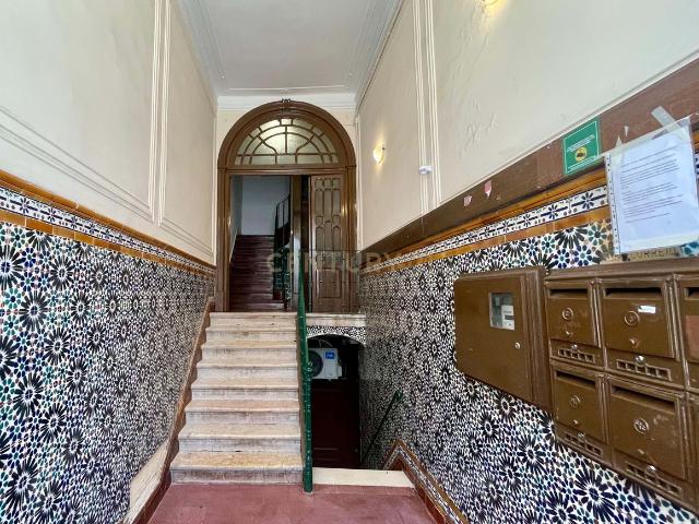 Apartamento T4 com jardim privativo — Rua do Conde Redondo, Santo António, Lisboa | 600.000 €