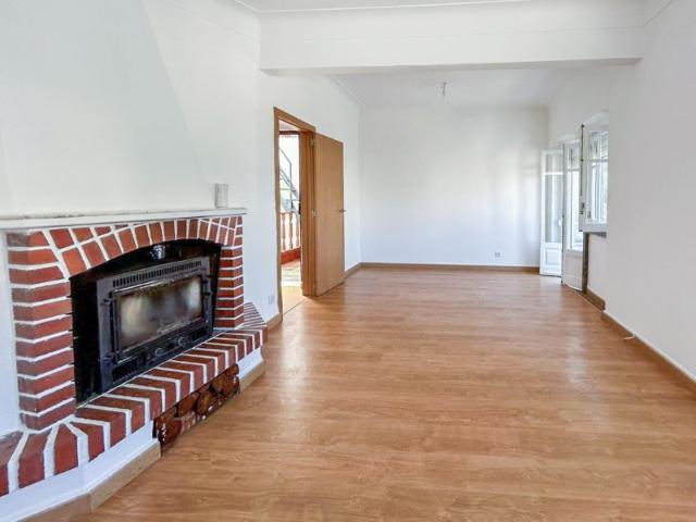 Apartamento T4 com lareira e duas marquises em Rio de Mouro, Sintra
