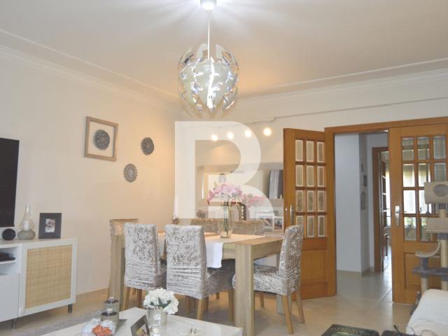 Apartamento T4 com parqueamento em Benavente