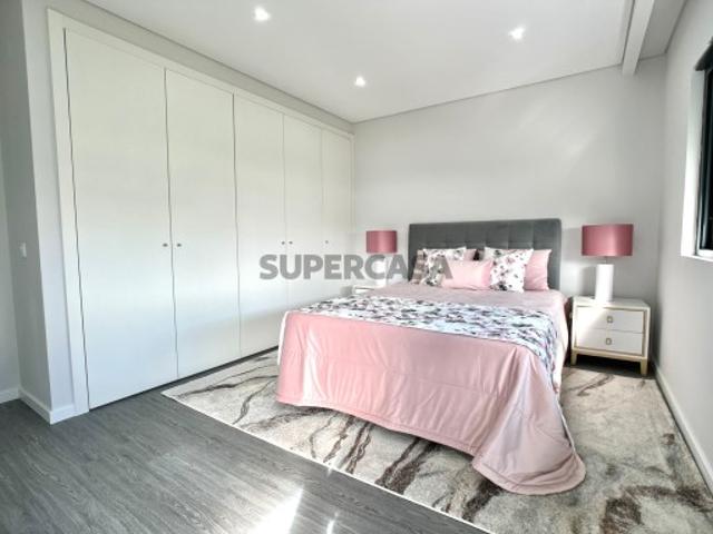 APARTAMENTO T4 COM PISCINA, GARAGEM E ARRECADAÇÃO OLHÃO FARO