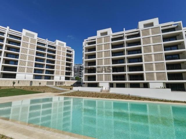 Apartamento T4 com piscina, Loures