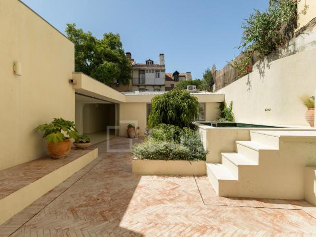 Apartamento T4 com piscina, para arrendamento, junto à Av. da Liberdade