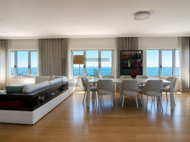 Apartamento T4 com plena vista Rio e Garagem, para Venda no Parque das Nações, Lisboa