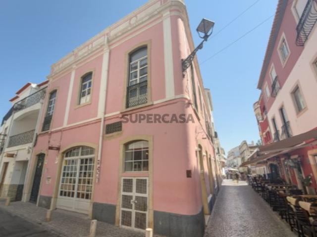 Apartamento T4 com Rooftop no Centro Histórico de Lagos