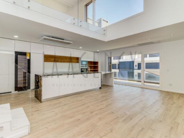 Apartamento T4 com terraço