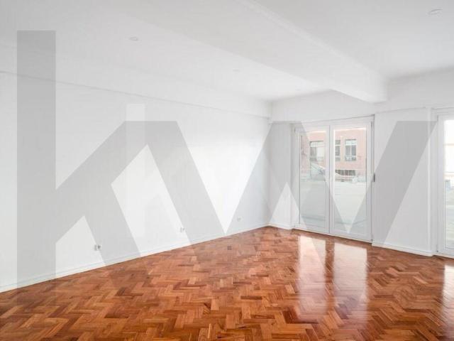 Apartamento T4 com Terraço de 160 m² e Estacionamento | Praça de Espanha