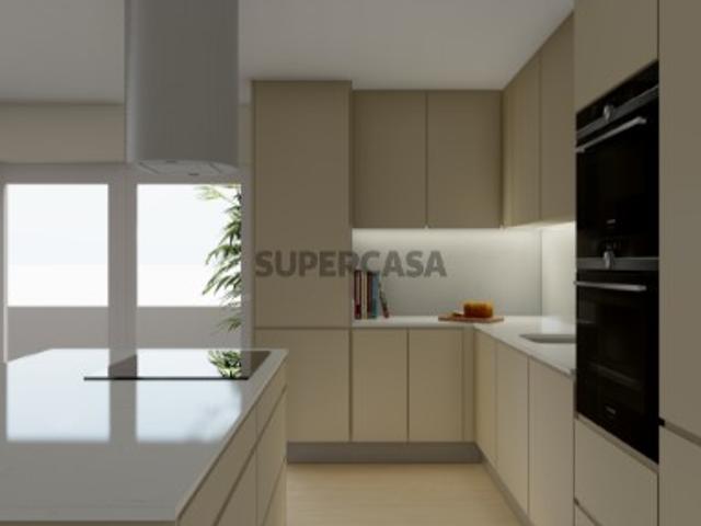 Apartamento T4 com Terraço de 200 m2 e Garagem em Setúbal