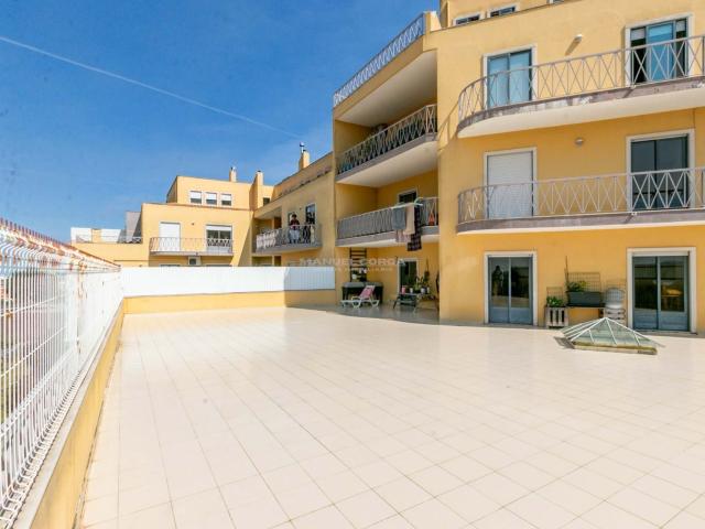 Apartamento T4 com Terraço de Sonho e Vista Deslumbrante sobre Mafra