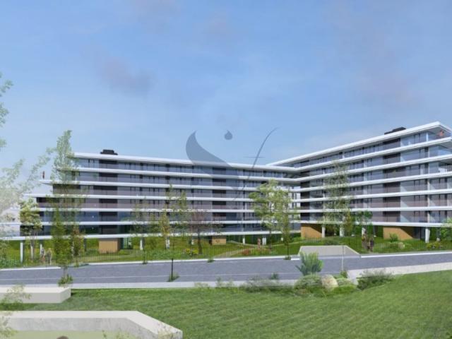 Apartamento T4 com terraço e vista rio