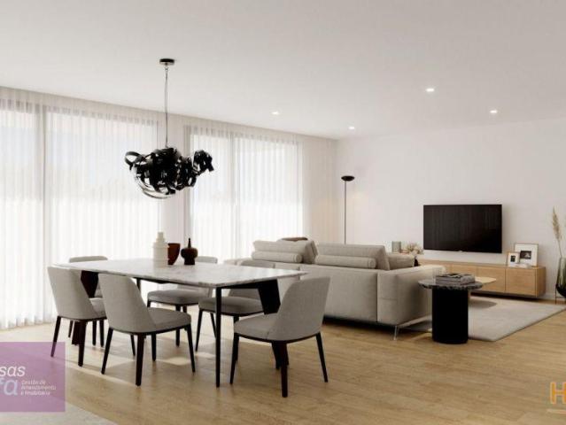 Apartamento T4 com terraço privativo em Parceiros | 26083997277