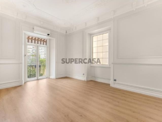Apartamento T4 com varanda, Avenidas Novas, Lisboa