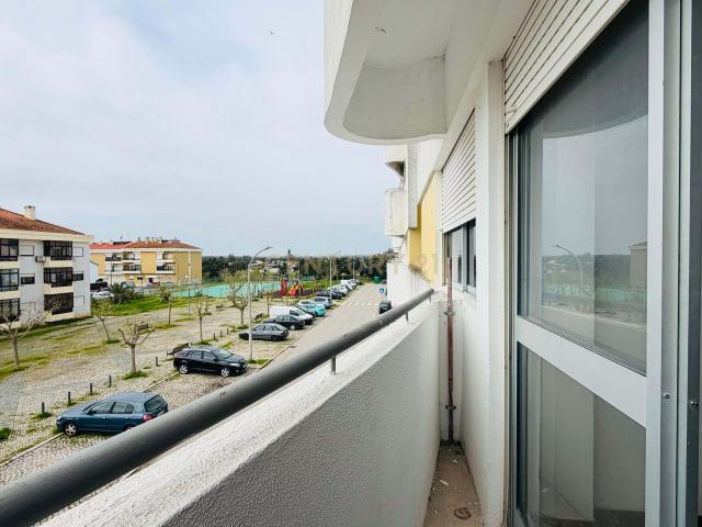Apartamento T4 com Varanda e Arrecadação, no Centro do Pinhal Novo