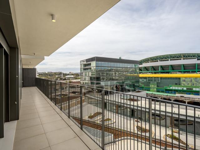 Apartamento T4 com varanda e estacionamento no Campo Grande