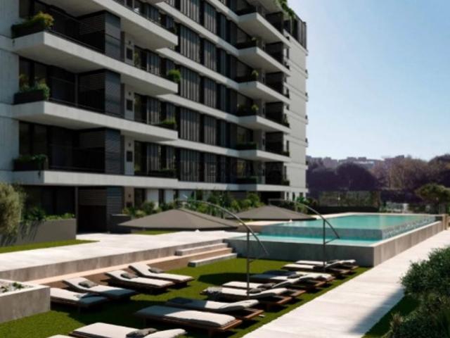 Apartamento T4 com varanda e garagem individual, Ramalde