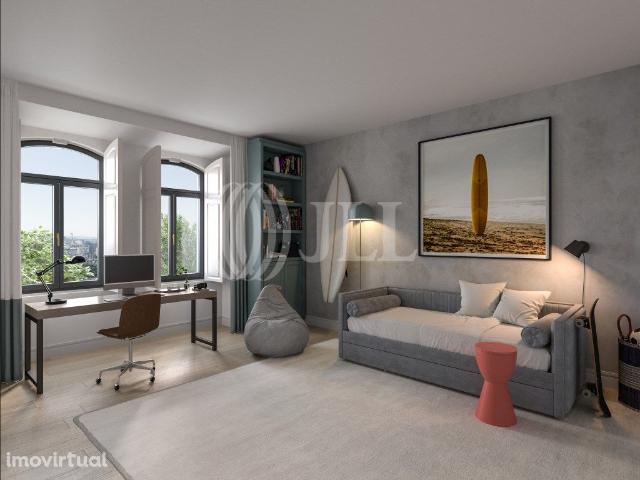Apartamento T4 com varanda e garagem, no Monte Estoril