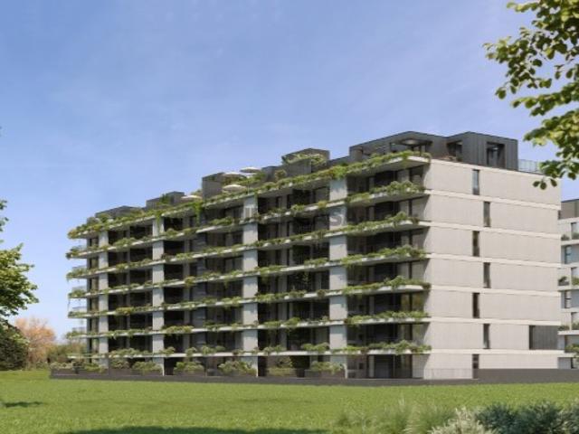 Apartamento T4 com varanda e 3 suites em condomínio privado com piscina
