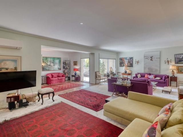 Apartamento T4 com varanda, elevador e garagem na Lapa, Lisb. 265m² Lisboa