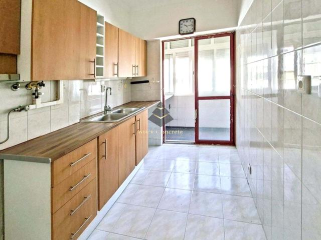 Apartamento T4 com Varanda em Arrentela