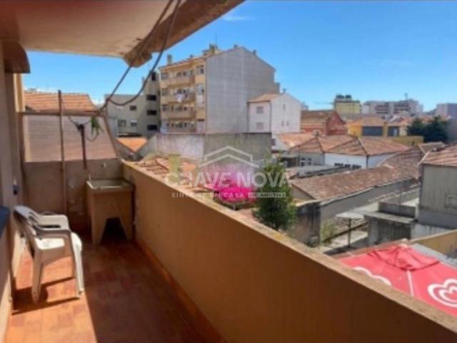 Apartamento T4 com varanda em Matosinhos