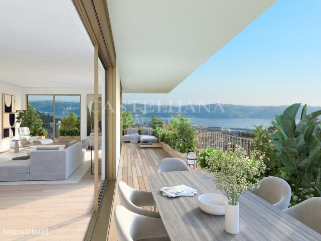 Apartamento T4 com varanda em novo empreendimento em Miraflores