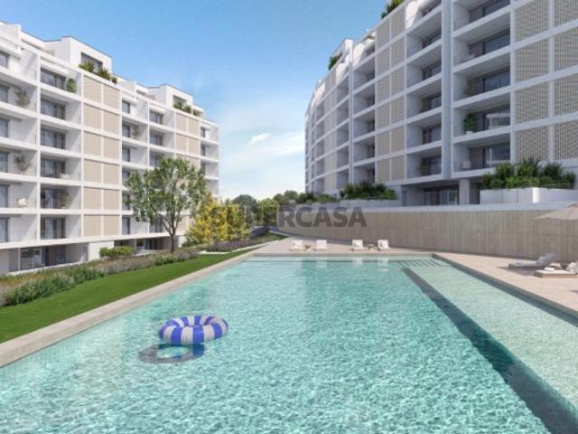 Apartamento T4 com varanda em novo empreendimento em Loures
